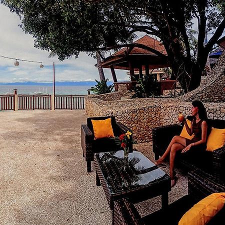 Magic Island Dive Resort Моалбоал Екстериор снимка