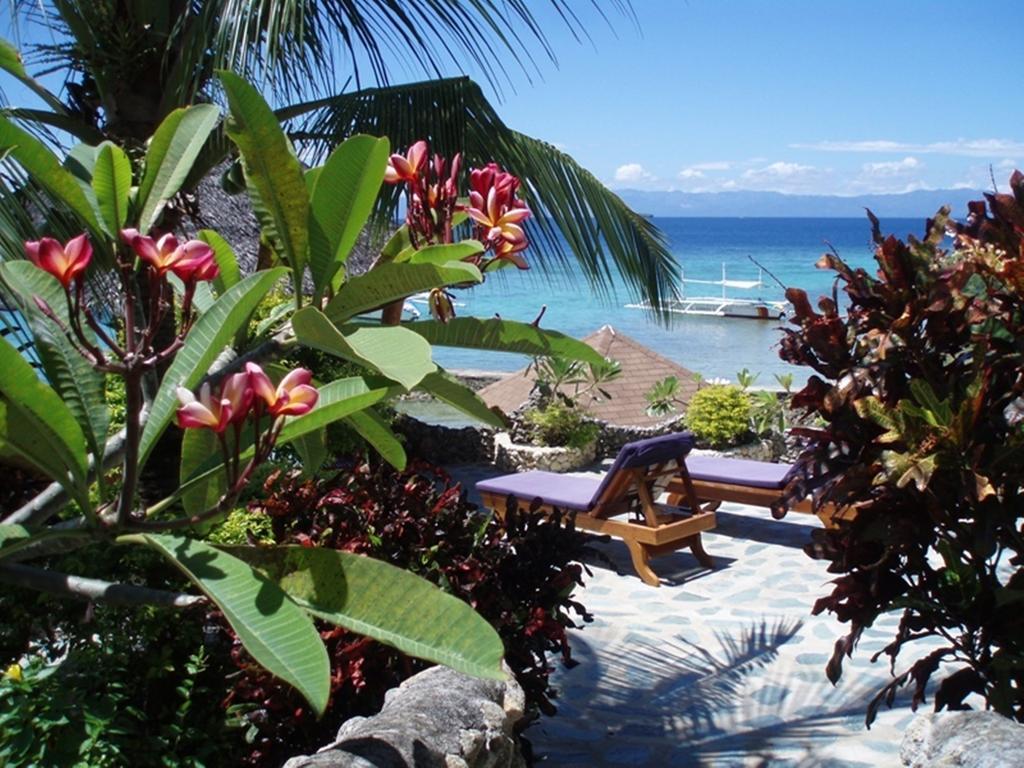 Magic Island Dive Resort Моалбоал Екстериор снимка